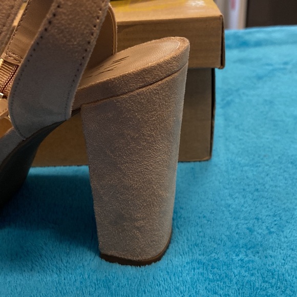 Mix No. 6 Trina Platform Sandal - Picture 3 of 6